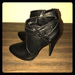GUESS HIGH HEEL BLACK ANKLE BOOTS